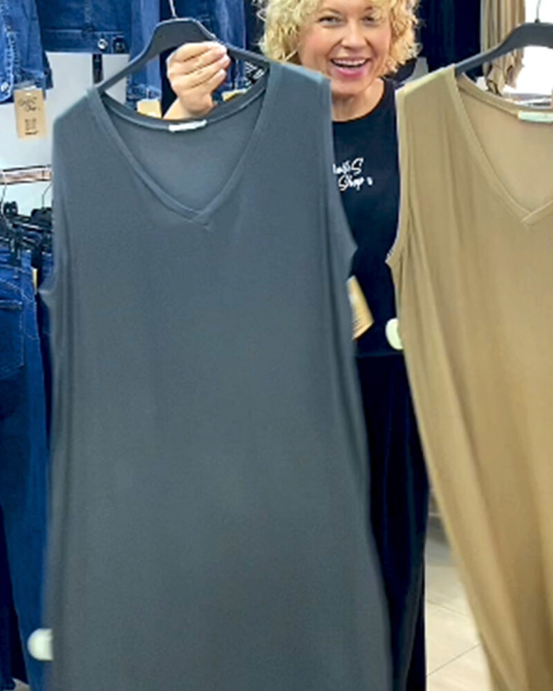 VESTIDO DESMANGADO TACTO SATÉN METALIZADO