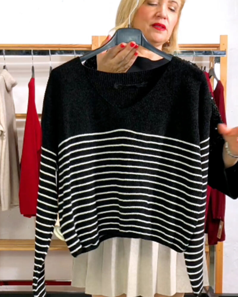 JERSEY CUELLO PICO RAYAS NEGRO