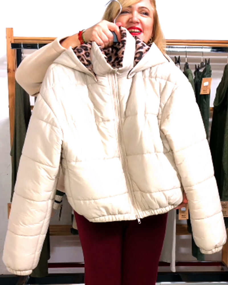 BOMBER CAPUCHA DESMONTABLE ANIMAL PRINT BEIGE