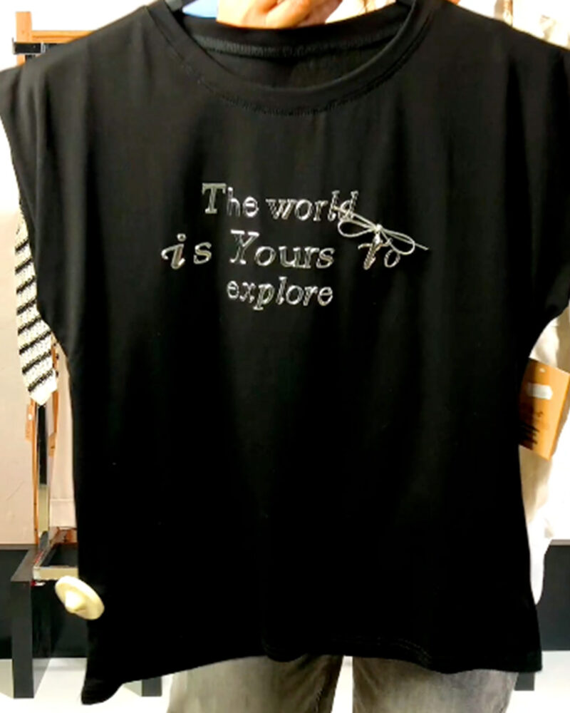 quiles_shop-camiseta-the-world-negra-moda-joven-low-cost