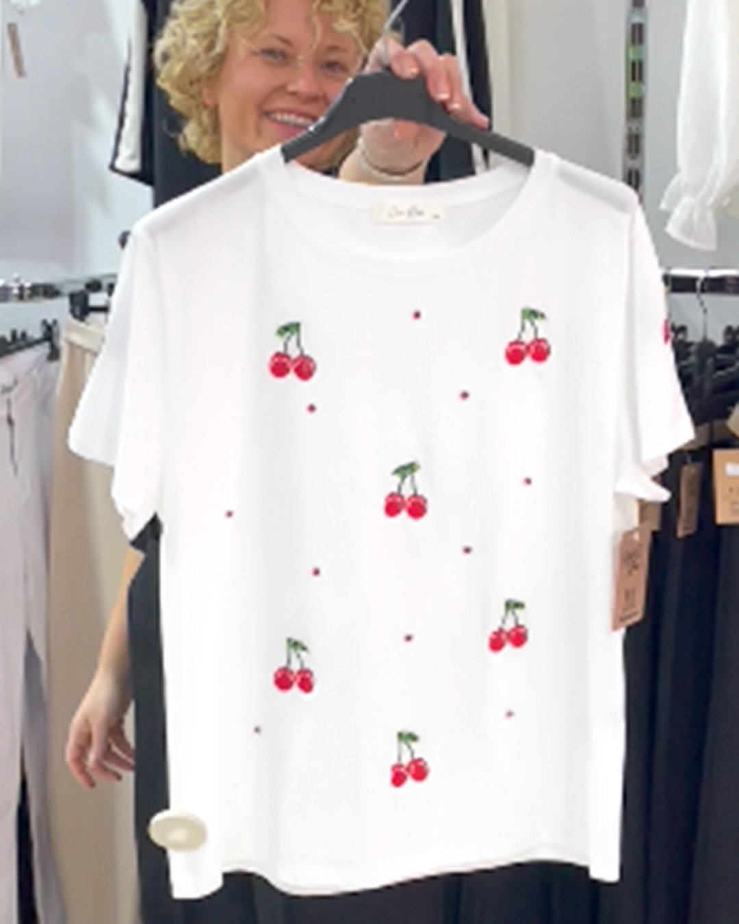 ikemi-camiseta-cherry-blanca-moda-joven-low-cost