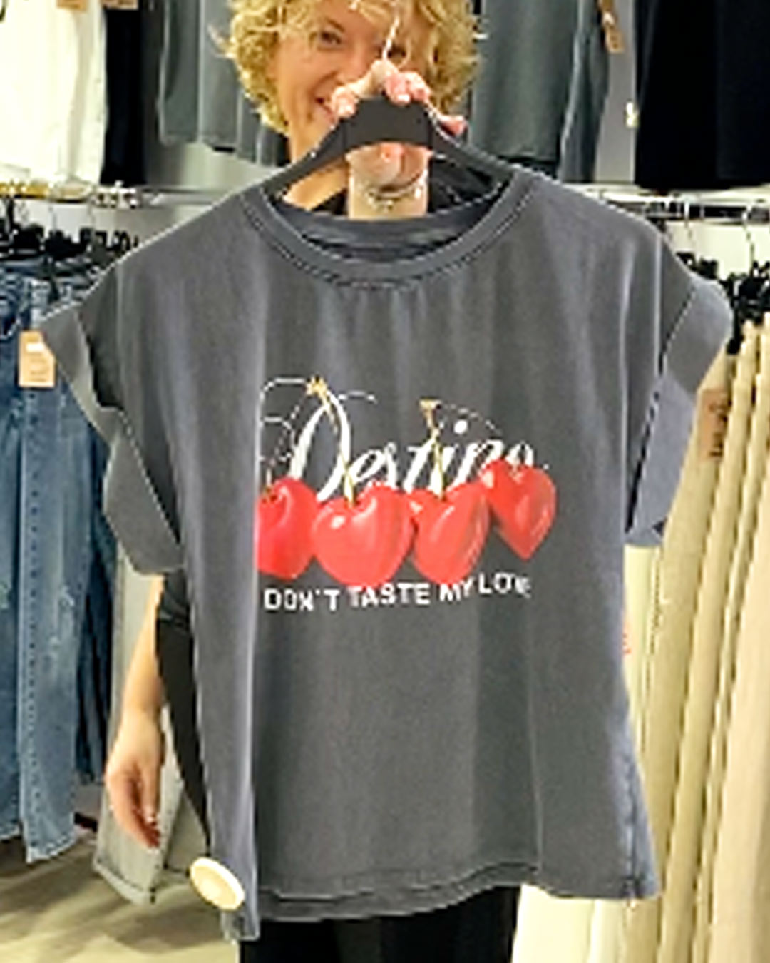 ikemi-camiseta-viral-cerezas-moda-joven-low-cost