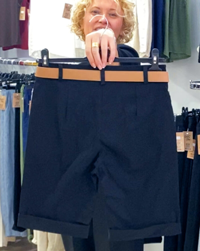 ikemi-short-capri-negro-tendencias-moda-joven-low-cost
