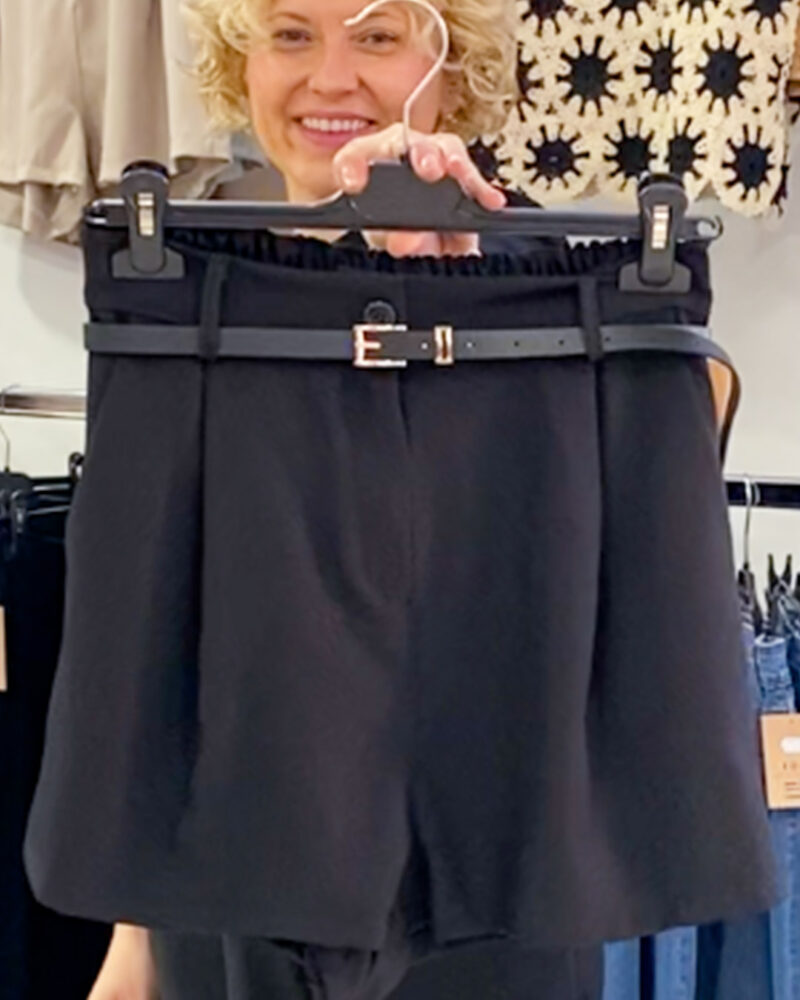 ikemi-short-pinzas-negro-tendencias-verano-moda-mujer-low-cost