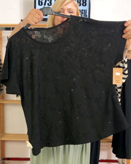 quiles_shop-camiseta-troquelada-negra-ropa-mujer-tallas-grandes-baratas
