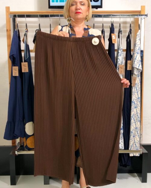quiles_shop-pantalonplisadocurvy-marron-modacurvylowcostespana