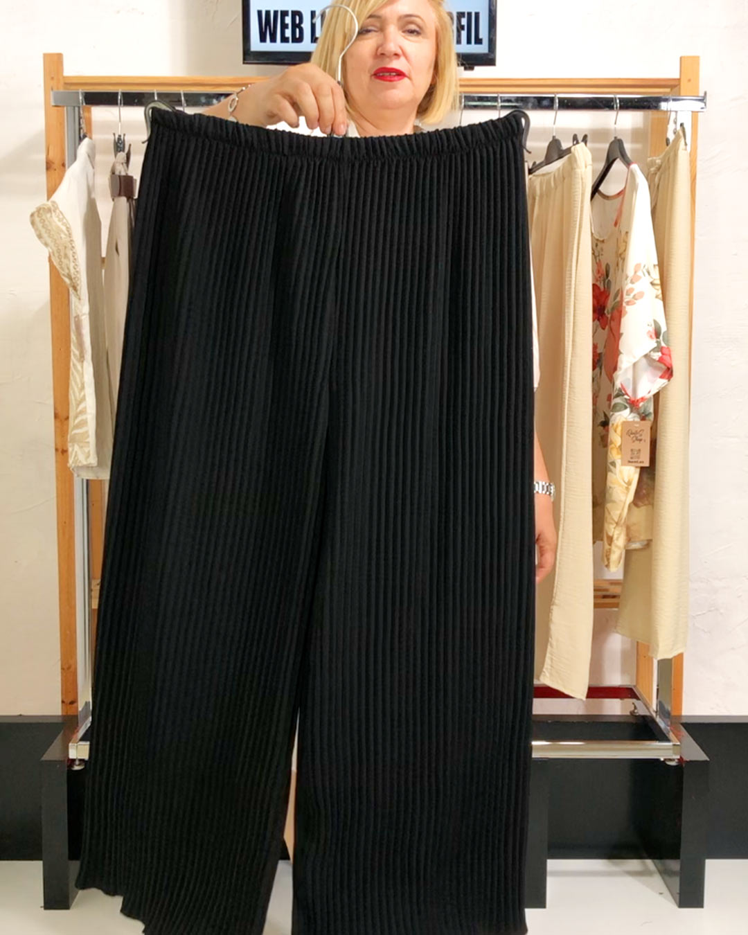 quiles_shop-pantalonplisadocurvy-negro-modacurvylowcostespana