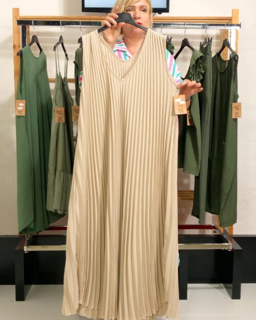 quiles_shop-vestido-plisado-bies-beige-moda-curvy-low-cost