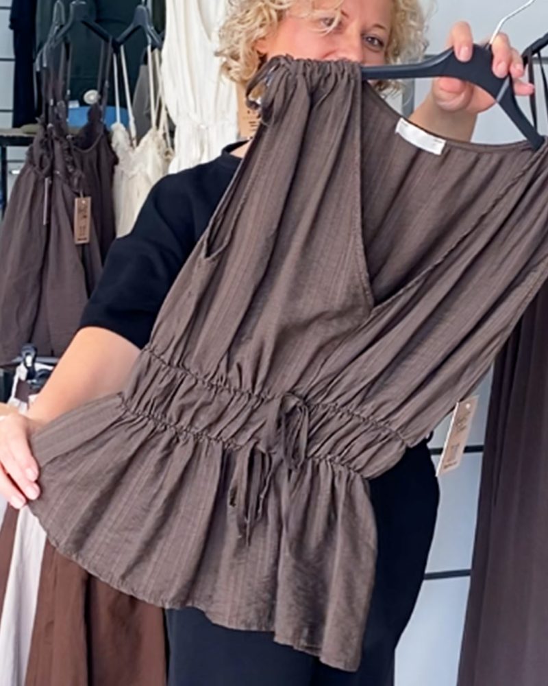 ikemi-blusa-greco-chic-marron-tendencias-verano-moda-mujer-joven-low-cost