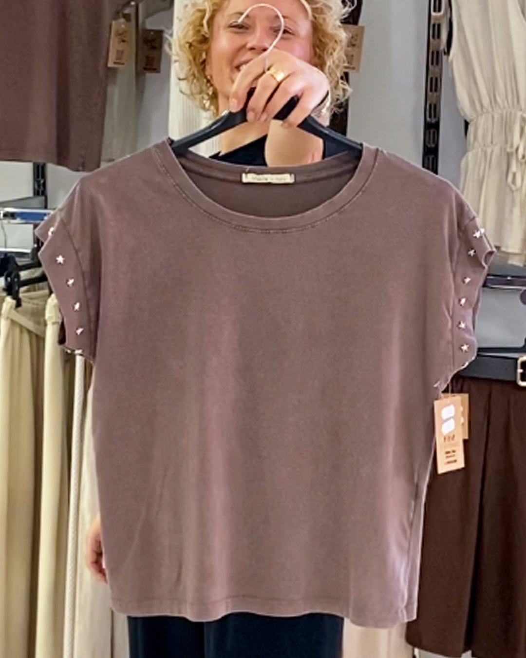 ikemi-camiseta-efecto-lavado-marron-tendencias-verano-moda-mujer-joven-low-cost