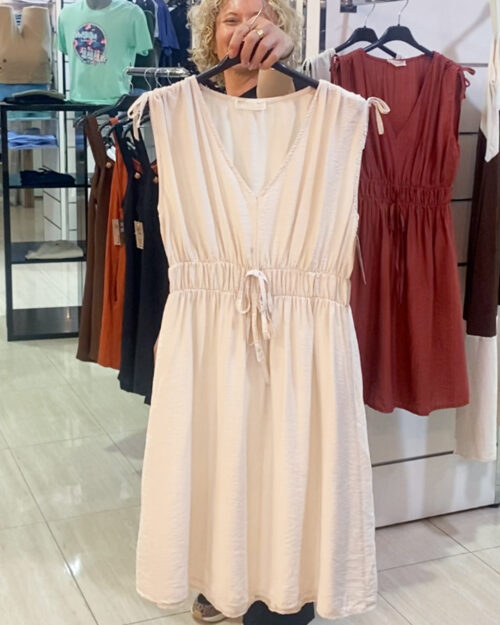 ikemi-vestido-griego-midi-beige-tendencias-moda-mujer-joven-rebajas