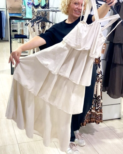 ikemi-vestido-maxi-volantes-beige-tendencias-verano-moda-mujer-joven-rebajas