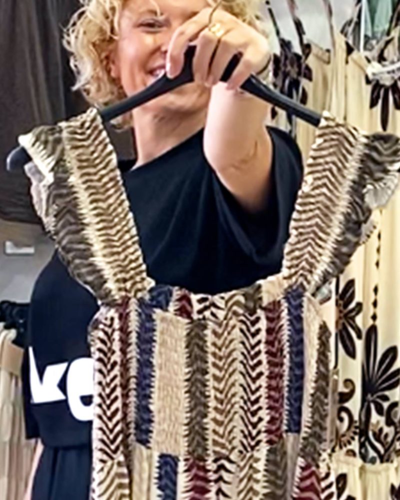 ikemi-vestido-mosaico-beige-tendencias-verano-moda-mujer-joven-rebajas