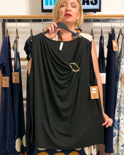 quiles_shop-camiseta-detalle-desmangada-negra-tendencias-mujer-tallas-grandes-verano