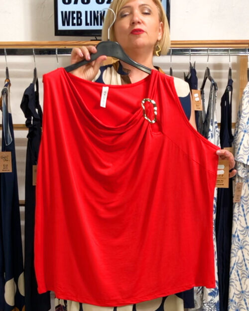 quiles_shop-camiseta-detalle-desmangada-roja-tendencias-mujer-tallas-grandes-verano