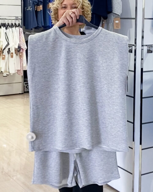 ikemi-outfit-minimal-gris-moda-mujer-joven-low-cost