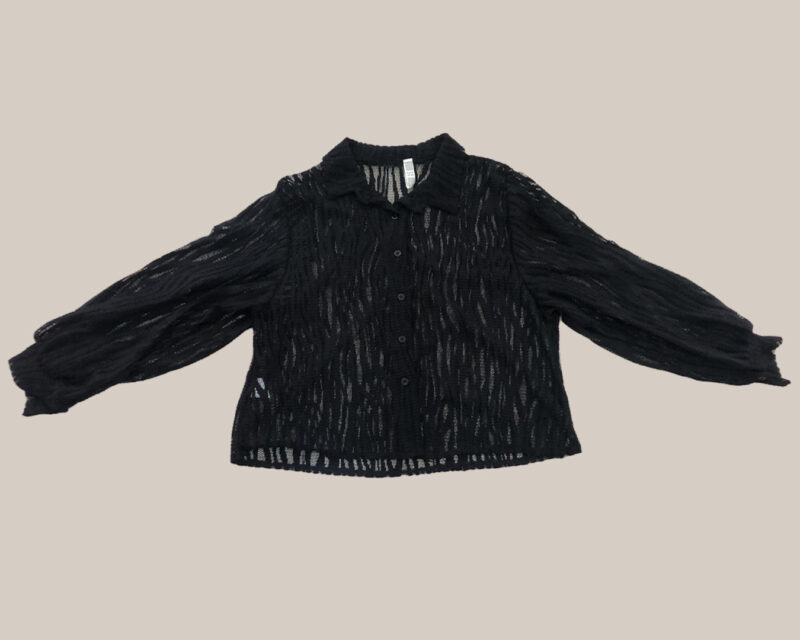 ikemi-camisa-relieve-negra-tendencias-mujer-joven-compras-online