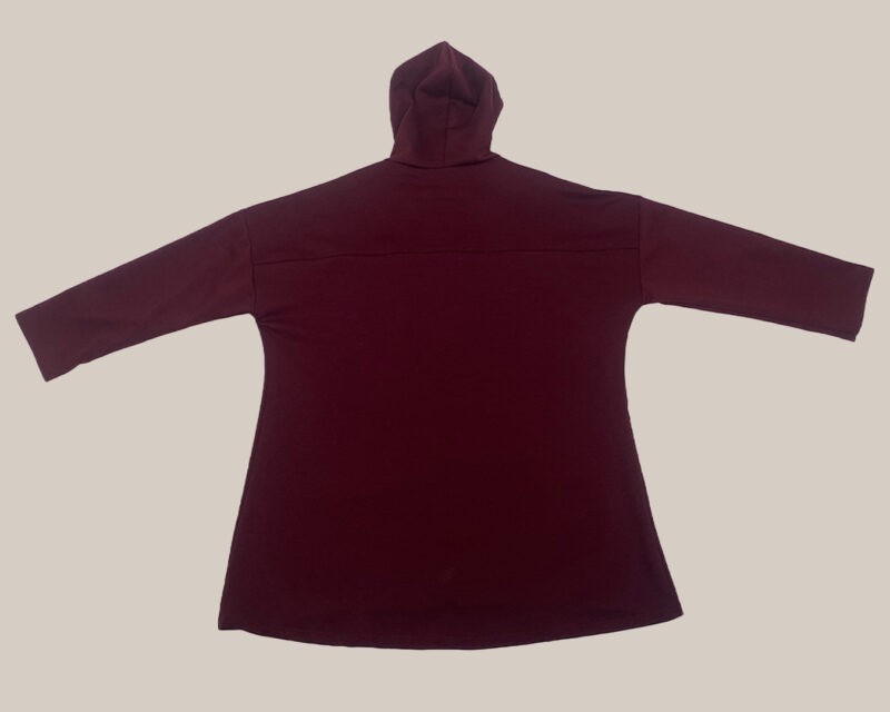 quiles_shop-chaqueta-capucha-casual-burdeos-moda-mujer-curvy-oi2526
