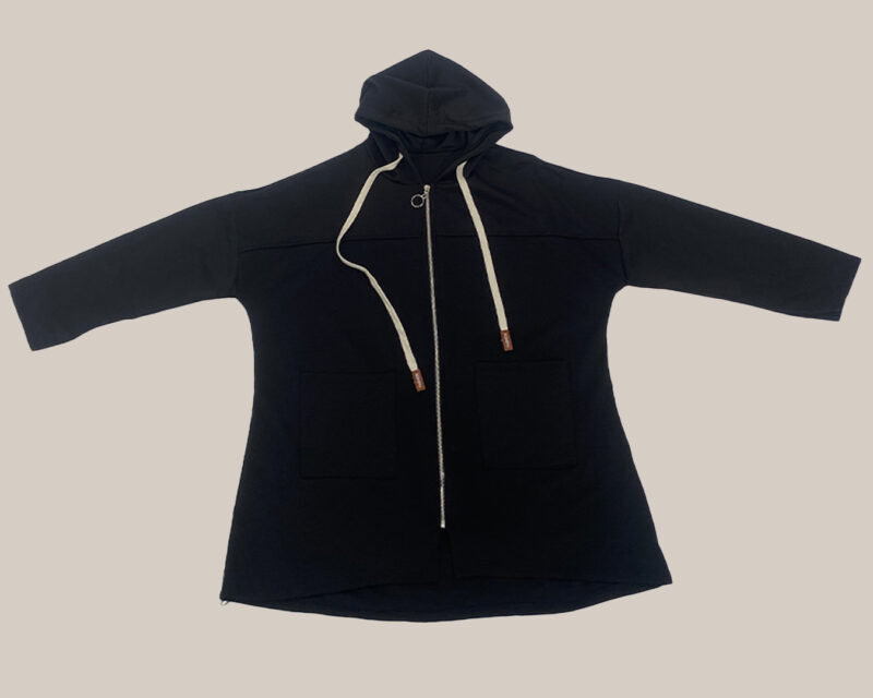 quiles_shop-chaqueta-capucha-casual-negra-moda-mujer-curvy-oi2526