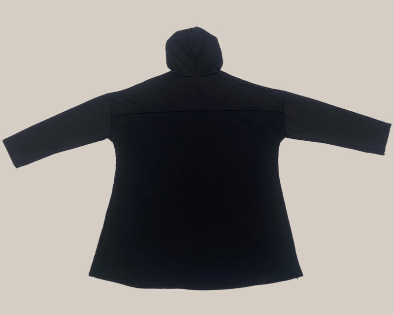 quiles_shop-chaqueta-capucha-casual-negra-moda-mujer-curvy-oi2526