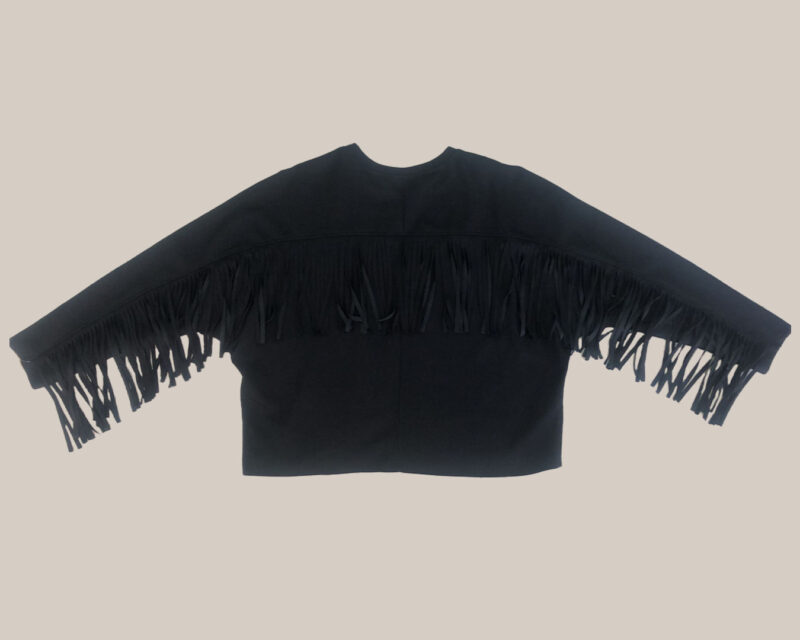 ikemi-sudadera-flecos-negra-tendencias-moda-joven-low-cost