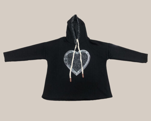 quiles_shop-sudadera-capucha-corazon-negra-tendencia-curvy-low-cost