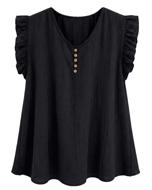 Blusa Atelier: blusa fluida de bambula para mujeres reales con escote en pico, botones decorativos efecto madera y mangas cortas con volantes fruncidos de Quiles_Shop.