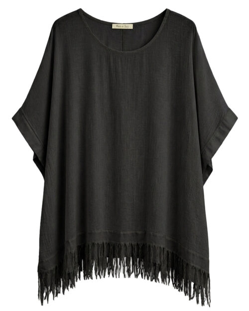Blusa Flecos: blusa de talla grande barata en color negro suave con detalle de flecos en el bajo y manga corta de Quiles_Shop.