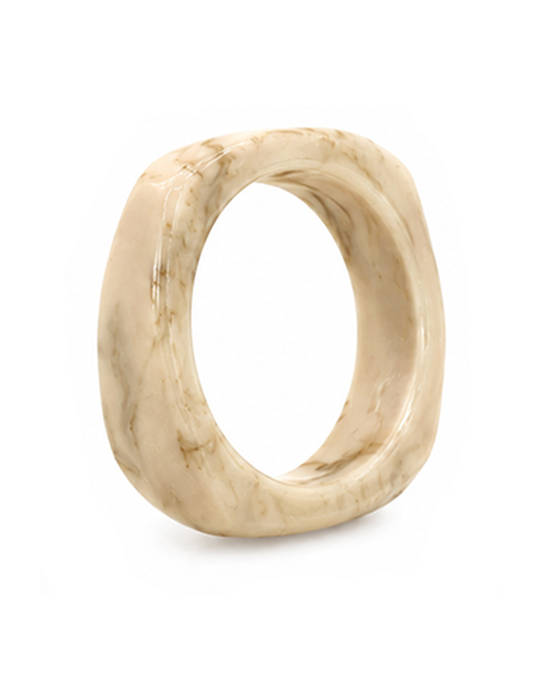 Pulsera Carey: pulsera rígida tipo brazalete con efecto carey jaspeado en tonos marfil y marrón suave de Quiles_Shop.