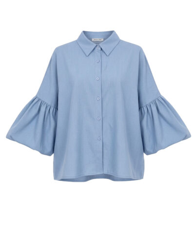 Camisa Flow: camisa fluida con mangas abullonadas en color azul denim claro de Quiles_Shop.