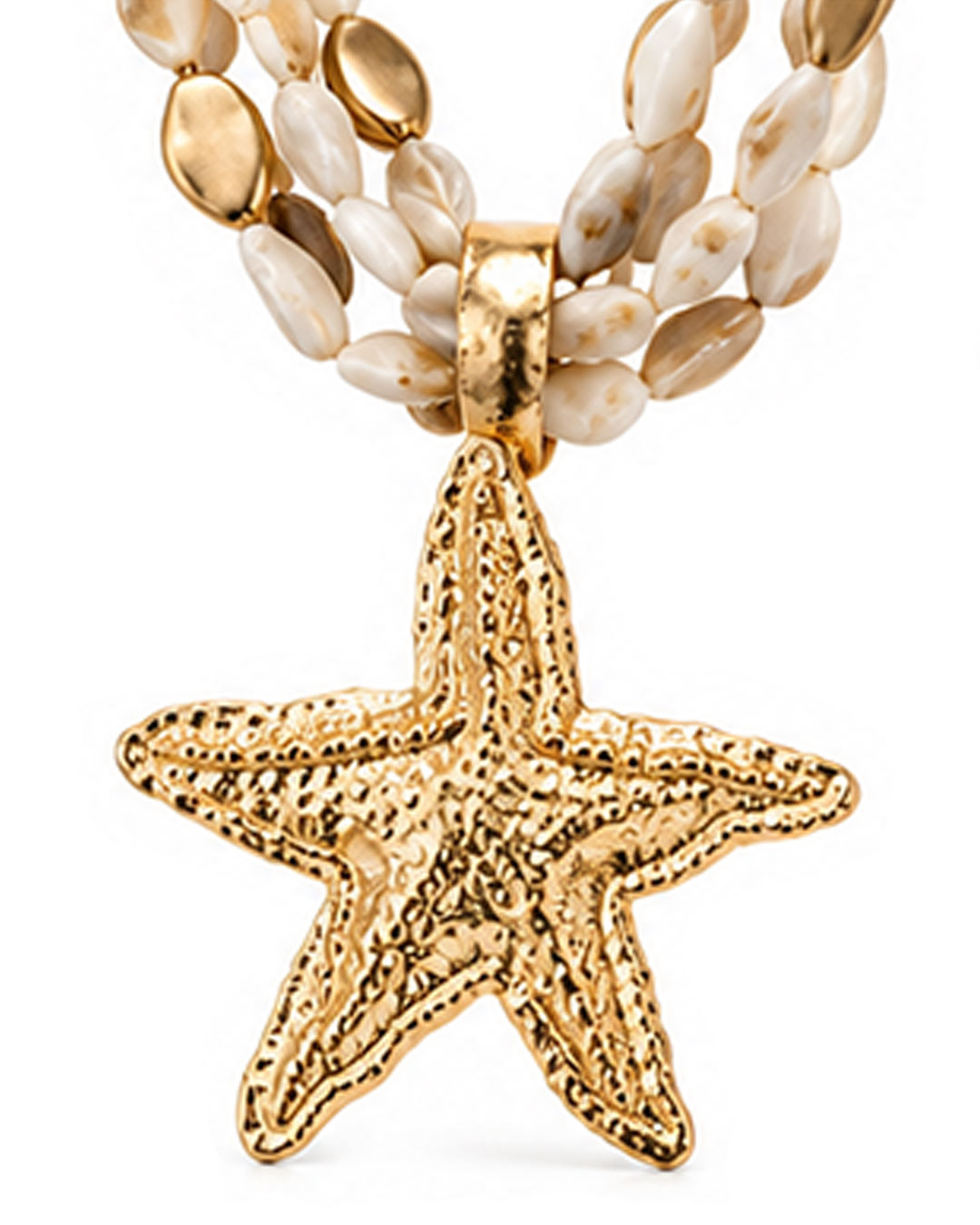 Collar Oceano: collar multihebra de cuentas naturales e inserciones doradas con un gran colgante de estrella de mar con relieve de Quiles_Shop.