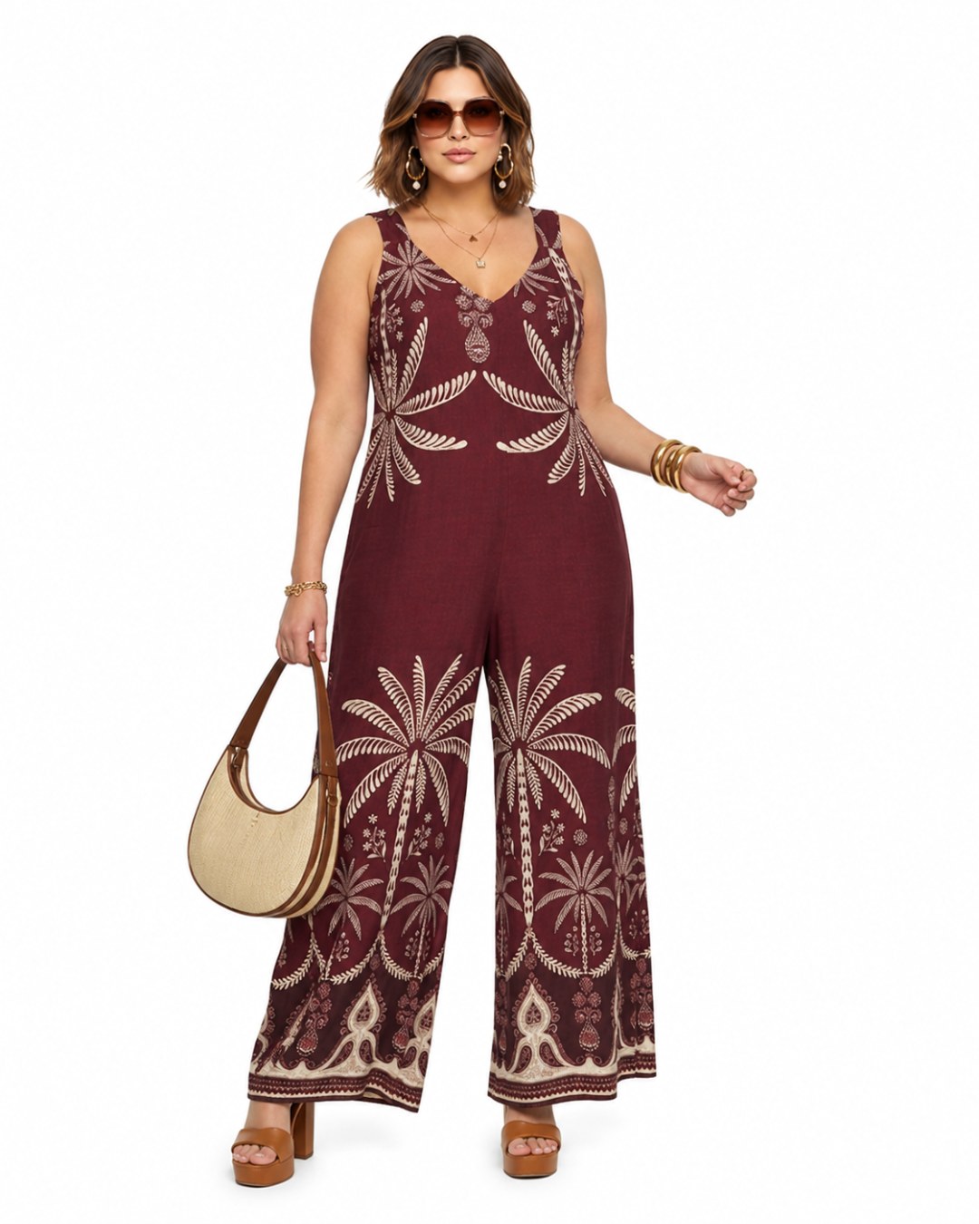 Mono Oasis: mono casual para mujer real low cost con escote en pico, tirantes anchos, pernera recta fluida y un llamativo estampado simétrico de palmeras de Quiles_Shop.