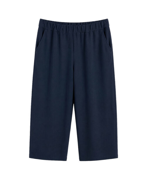 Pirata Licra Fria: pantalón pirata de licra fría para mujeres reales de tallas curvy con cintura elástica lisa, pinzas delanteras y cómodos bolsillos funcionales en Quiles_Shop.