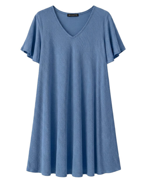 Vestido Bies: vestido de fiesta para mujer real low cost en color azul, de corte evasé con cuello en pico y mangas cortas fluidas estilo capa de Quiles_Shop.