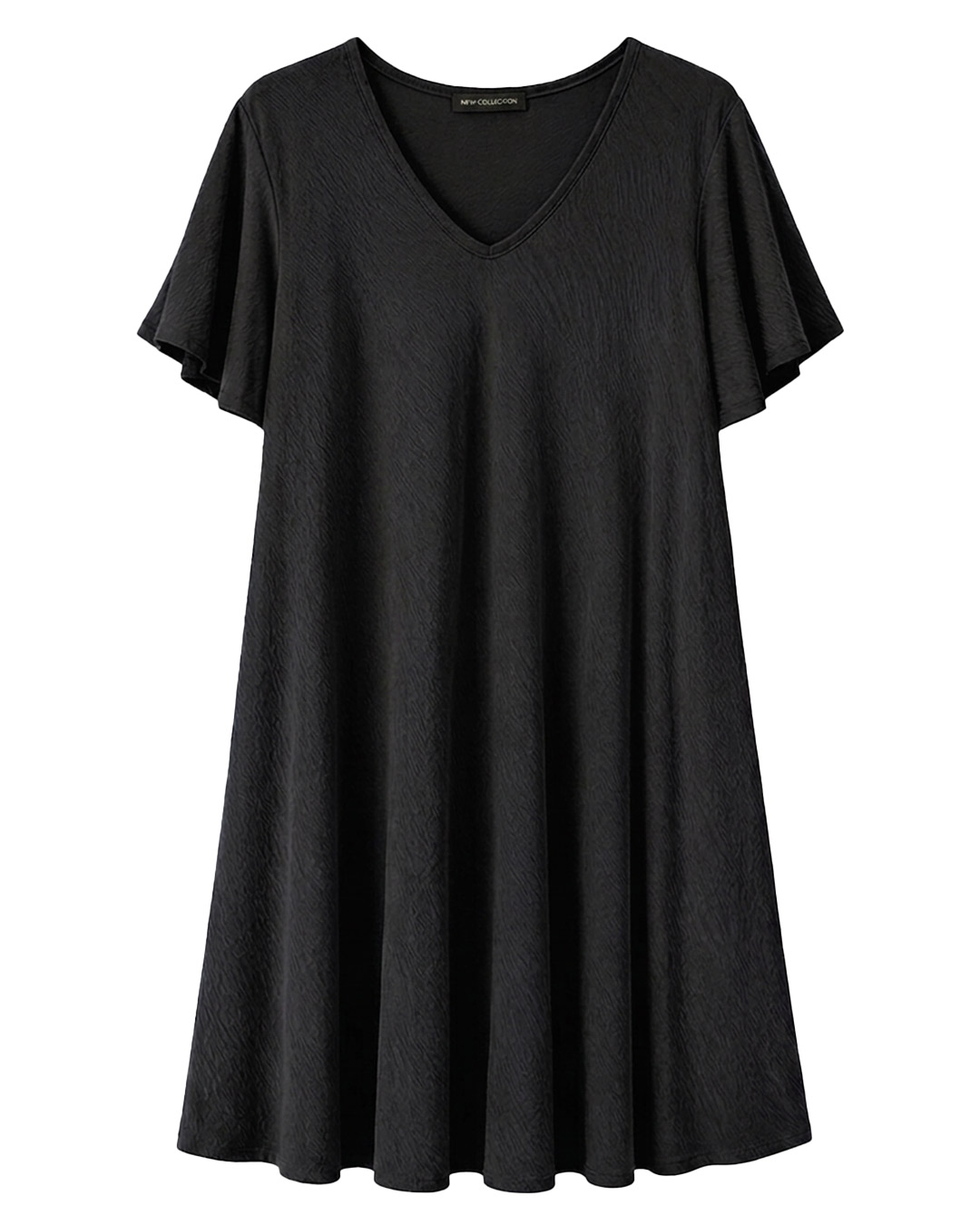 Vestido Bies: vestido de fiesta para mujer real low cost en color negro, de corte evasé con cuello en pico y mangas cortas fluidas estilo capa de Quiles_Shop.