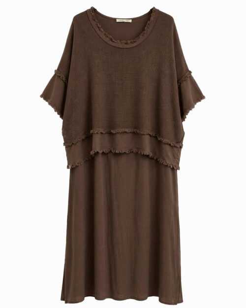 Vestido Dual: vestido dual algodón y lino de dos piezas en color marrón con sobrecapa de rejilla y bolsillos de Quiles_Shop.