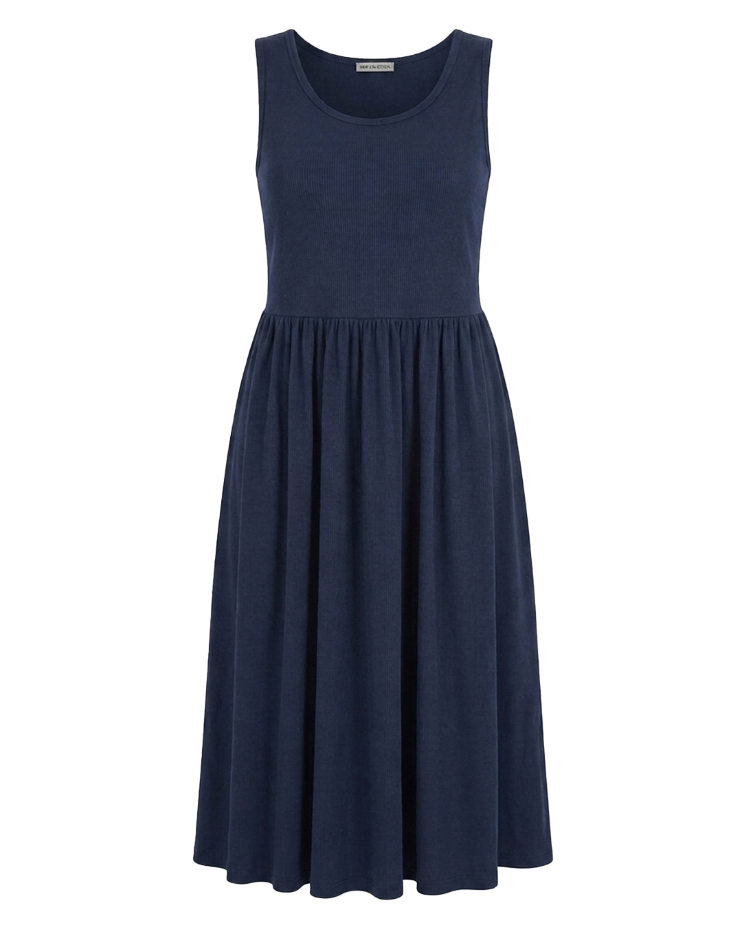 Vestido Rhea: vestido largo de corte imperio para mujeres reales de tallas curvy con cuerpo de punto de canalé sin mangas, cuello redondo y falda de tejido fluido con vuelo de Quiles_Shop.
