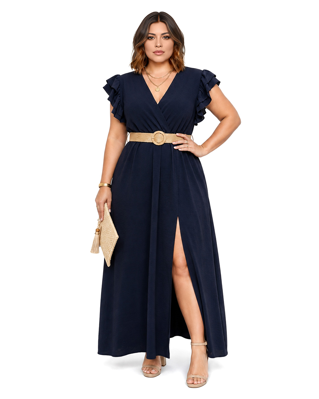 Vestido Romántico: vestido largo elegante de fiesta para mujer real con escote cruzado en pico, mangas cortas de volantes, abertura en la falda y cinturón trenzado de rafia de Quiles_Shop.