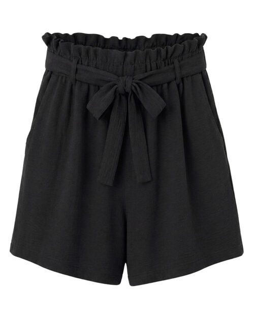 Bermuda Saona: pantalón corto de tiro alto para mujeres reales de tallas curvy con cintura elástica de estilo paperbag, bolsillos laterales y lazo decorativo de Quiles_Shop.