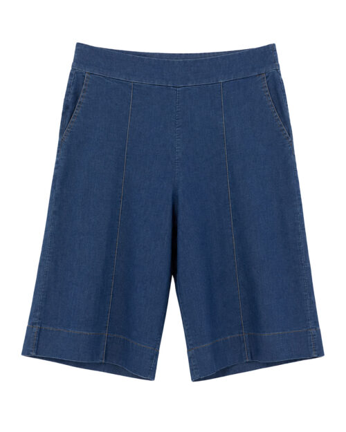 Bermuda Vaquera Sastre: pantalón corto de diario estilo sastre en tejido fino efecto vaquero azul con bolsillos y cinturilla engomada de Quiles_Shop.