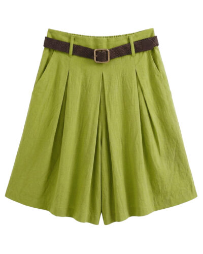 Bermuda Tardeo: bermuda ancha de tejido fluido para mujeres reales de tallas curvy con bolsillos prácticos, pinzas delanteras, cintura elástica y cinturón oscuro con hebilla dorada de Quiles_Shop.