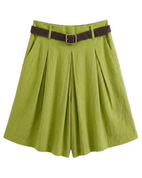 Vermuda Tardeo: bermuda ancha de tejido fluido para mujeres reales de tallas curvy con bolsillos prácticos, pinzas delanteras, cintura elástica y cinturón oscuro con hebilla dorada de Quiles_Shop.