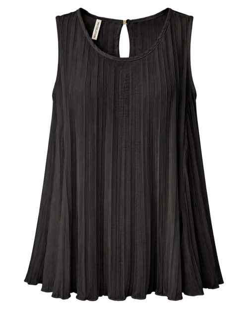 Blusa Plisada: blusa negra sin mangas para mujeres reales de tallas curvy con diseño totalmente plisado en vertical, cuello redondo y lágrima trasera con botón de Quiles_Shop.