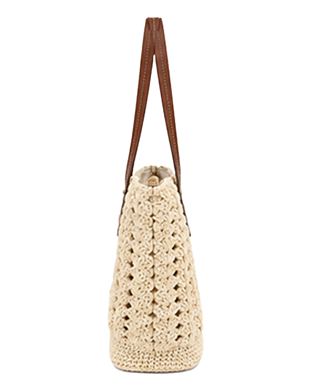 Bolso Calas: bolso de hombro estilo capazo de ganchillo calado en tono beige con asas largas de piel marrón y parche delantero de Quiles_Shop.