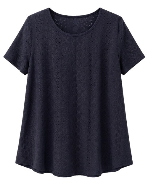 Camiseta Cala: camiseta suelta de corte en A de punto calado de viscosa para mujeres reales de tallas curvy con cuello redondo, manga corta elástica y bajo redondeado de Quiles_Shop.