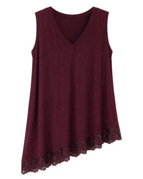 Camiseta Vértice: camiseta sin mangas para mujeres reales de tallas curvy con escote en pico, silueta holgada y bajo asimétrico rematado con encaje de Quiles_Shop.