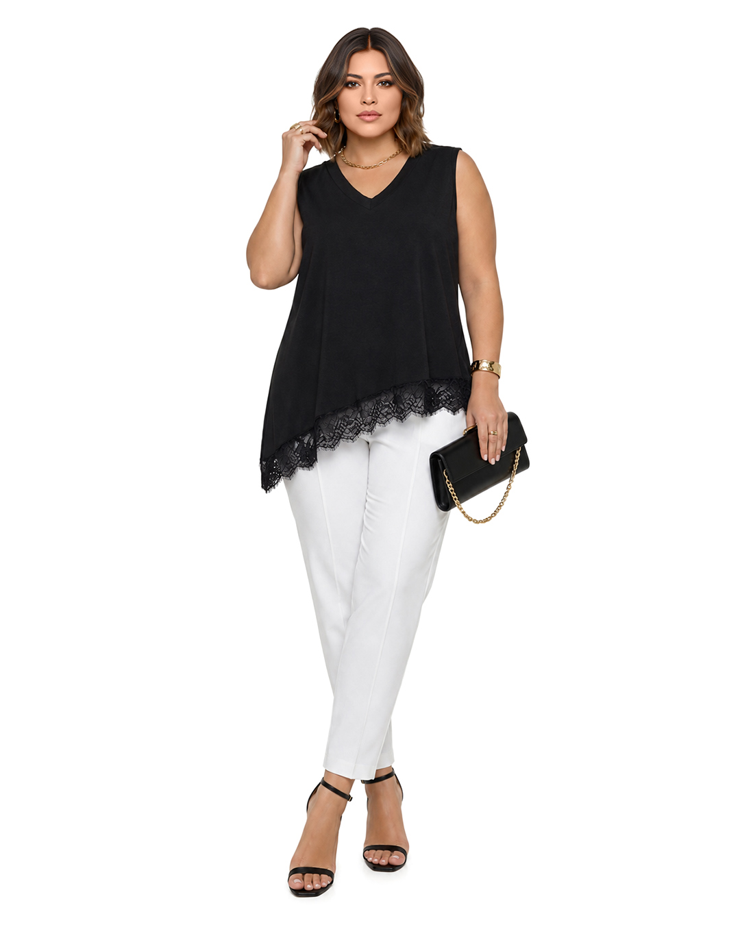 Camiseta Vértice: camiseta sin mangas para mujeres reales de tallas curvy con escote en pico, silueta holgada y bajo asimétrico rematado con encaje de Quiles_Shop.