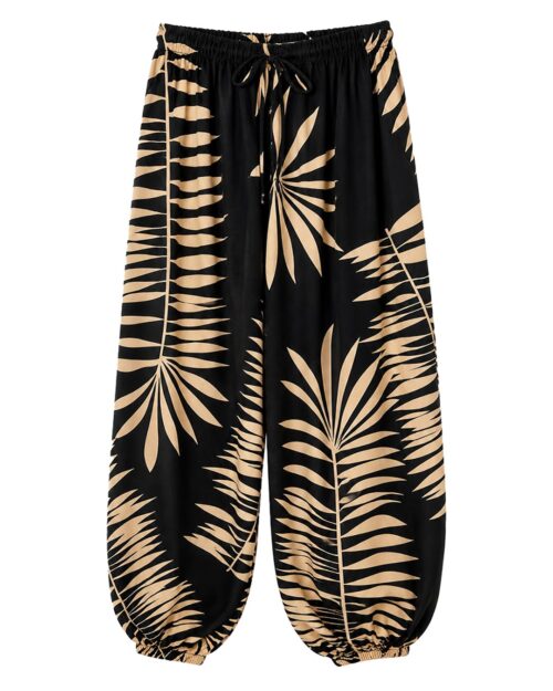 Pantalón Bali: pantalón largo tipo jogger para mujeres reales de tallas curvy con cintura elástica regulable por cordón, bolsillos, puño elástico en el bajo y estampado de hojas exóticas de Quiles_Shop.