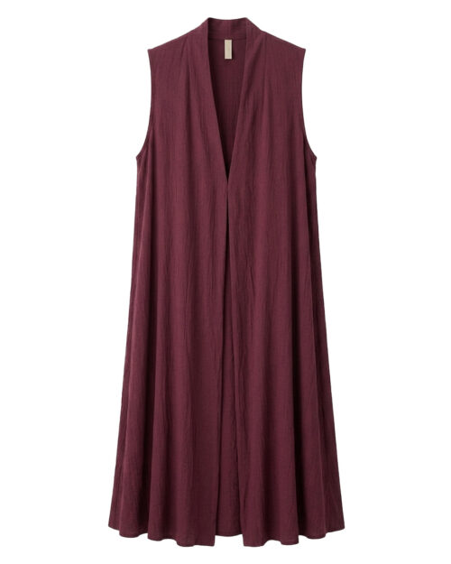 Vestido Ágora: vestido midi sin mangas en tejido fluido color burdeos con escote en pico y pliegue central de Quiles_Shop.