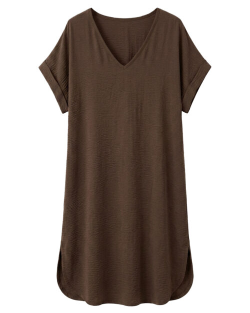 Vestido Boho Chic: vestido midi fluido de estilo túnica para mujeres reales de tallas curvy con escote en pico, manga corta integrada y bajo redondeado con aberturas laterales de Quiles_Shop.